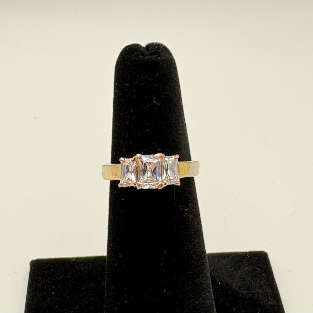Elegant Gold and Silver Women's Ring